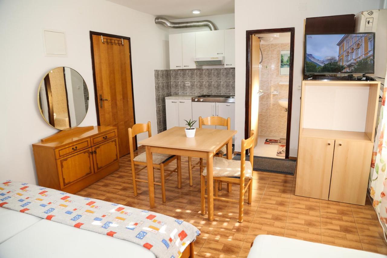 חוואר Apartments Butkovic מראה חיצוני תמונה